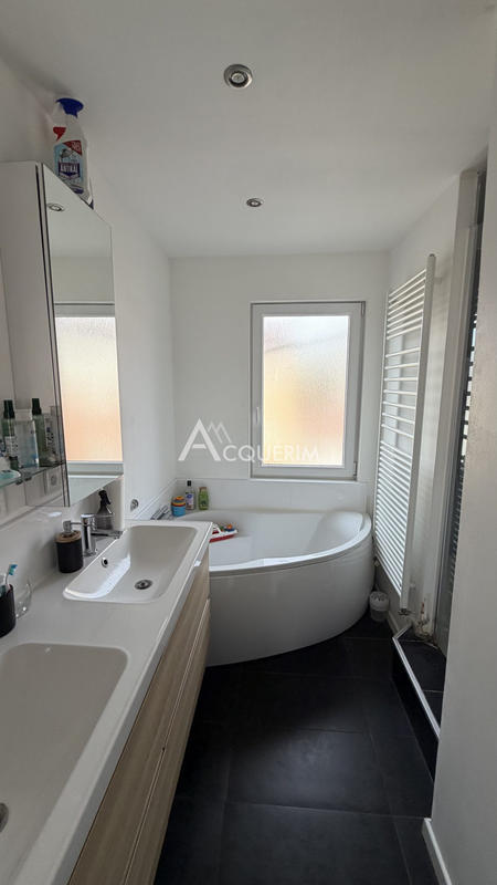 Maison traditionnelle - 102 m² - 5 pièces