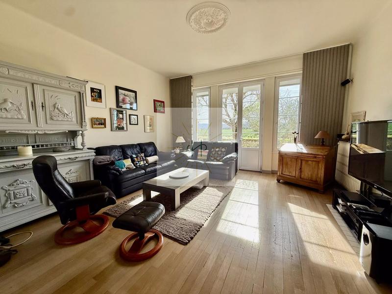 Maison - 256 m² - 11 pièces