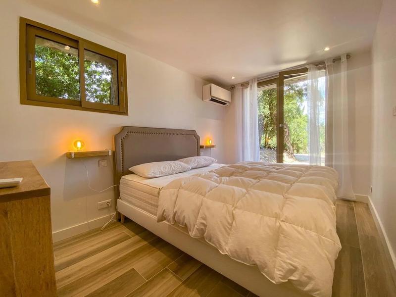 Maison - 220 m² - 6 pièces