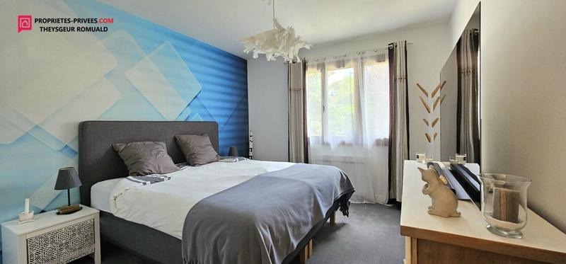 Maison - 250 m² - 8 pièces