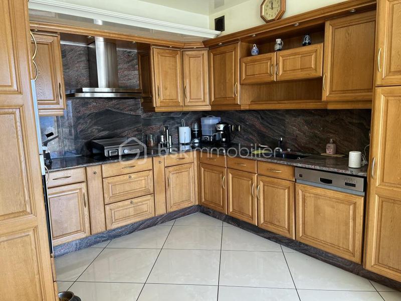 Propriété - 250 m² - 5 pièces