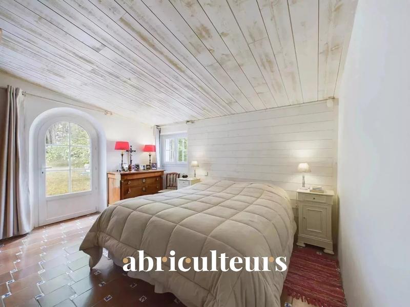 Maison - 235 m² - 8 pièces