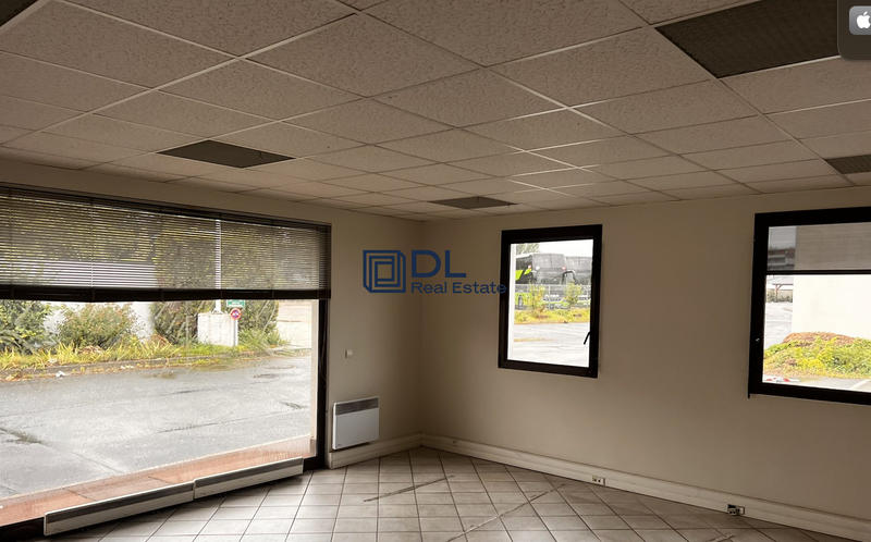 Entrepôt - 1 200 m²