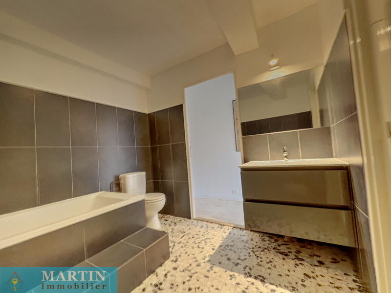 Maison - 213 m² - 9 pièces