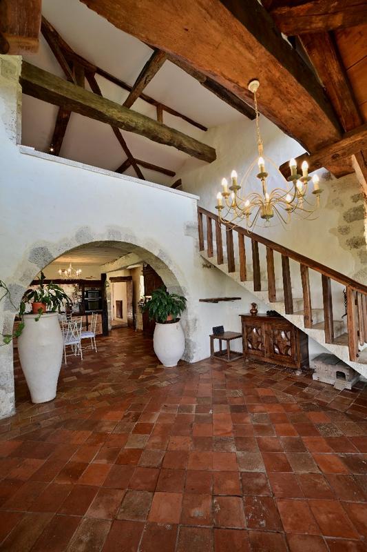 Maison de domaine - 760 m² - 16 pièces