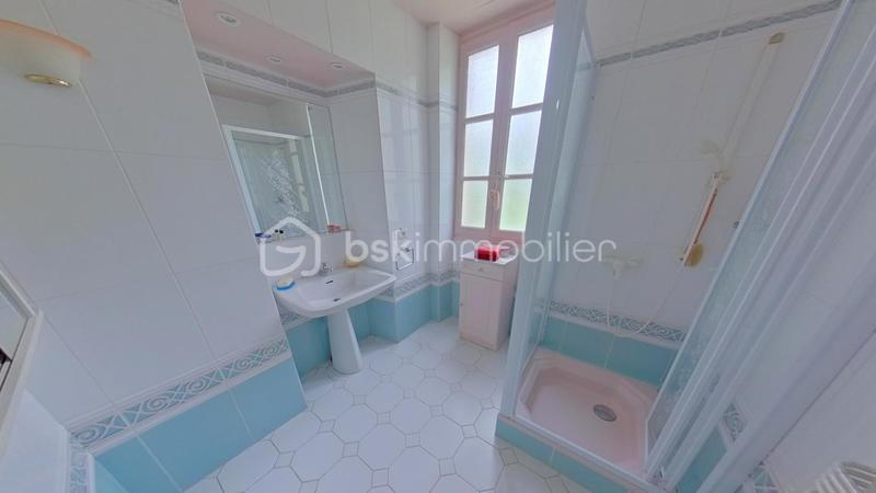 Propriété - 149 m² - 6 pièces