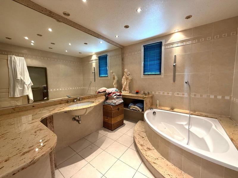 Villa - 190 m² - 8 pièces