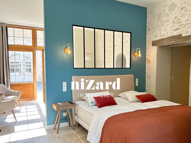 Propriété - 1 840 m² - 40 pièces