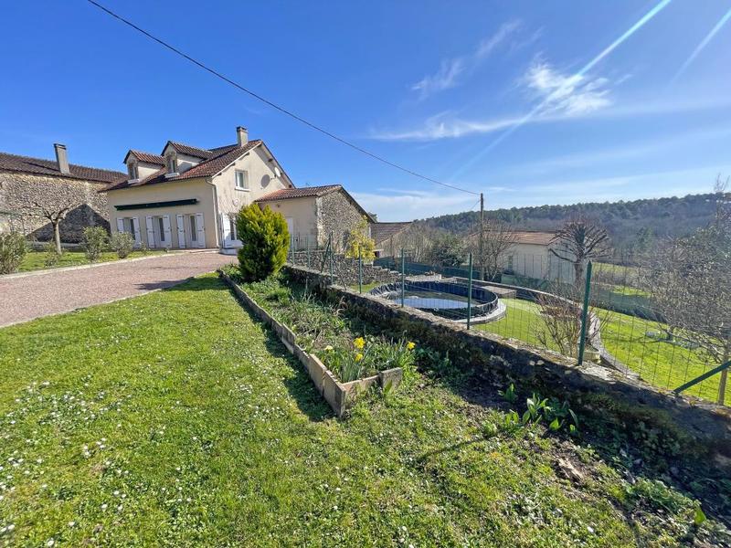 Maison - 205 m² - 4 pièces