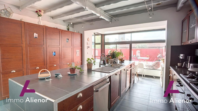 Maison - 228 m² - 11 pièces