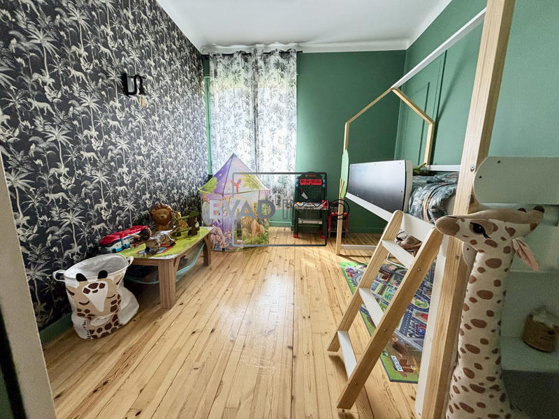 Maison - 257 m² - 8 pièces