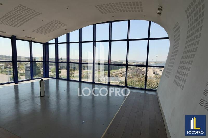 Local d'activité / Entrepôt - 2 390 m²