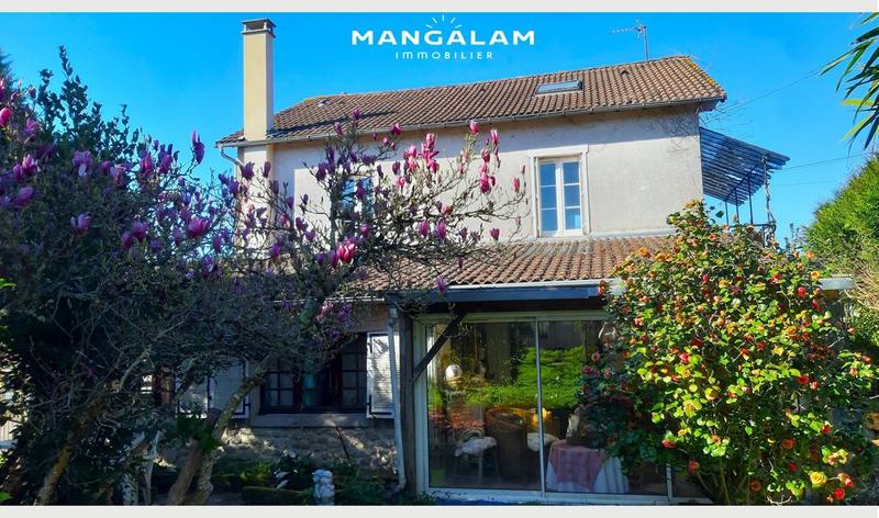 Maison traditionnelle - 196 m² - 8 pièces