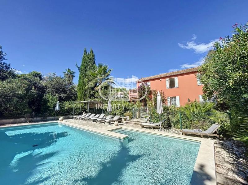 Appartement - 277 m² - 16 pièces