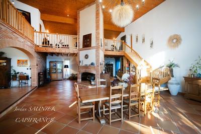 Maison traditionnelle - 372 m² - 8 pièces