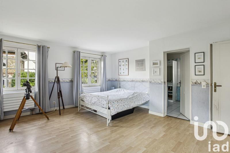 Maison - 237 m² - 18 pièces