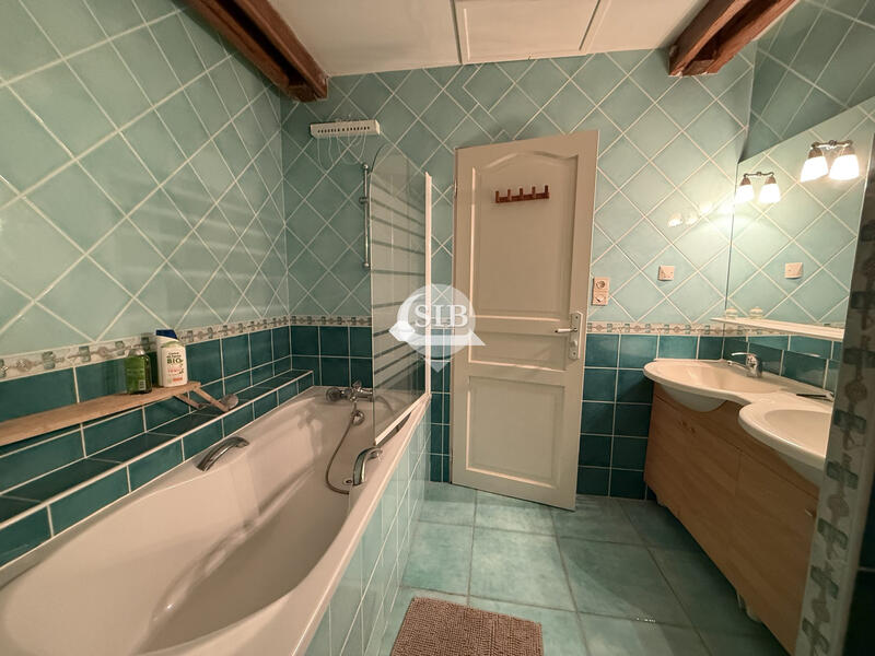 Maison - 200 m² - 9 pièces