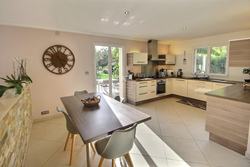 Maison - 231 m² - 7 pièces