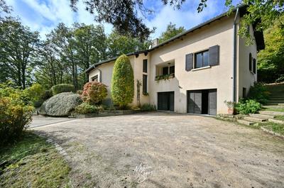 Maison - 250 m² - 10 pièces
