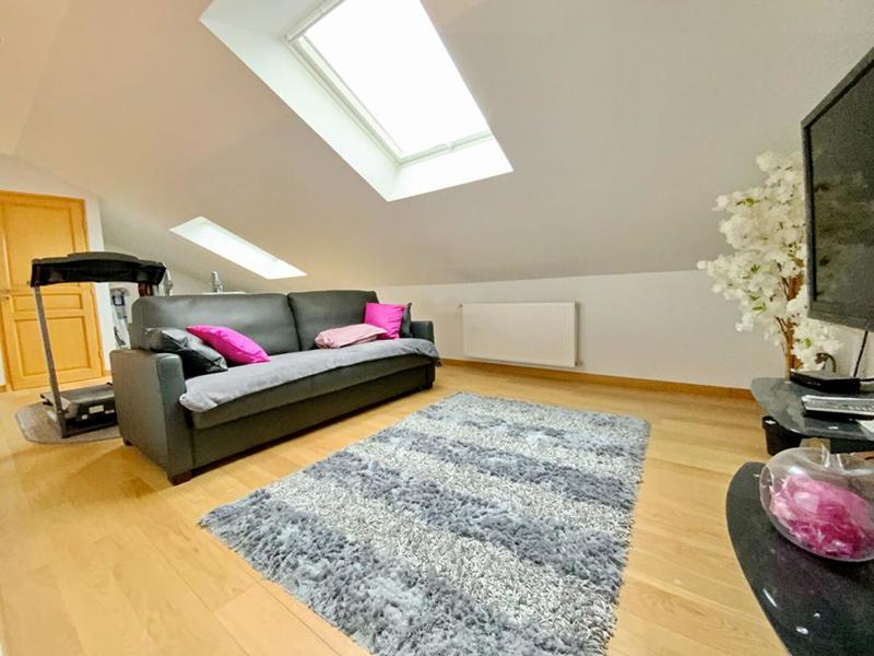 Maison - 250 m² - 6 pièces