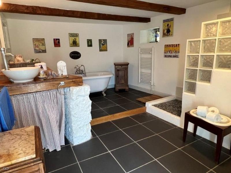 Maison ancienne - 313 m² - 8 pièces