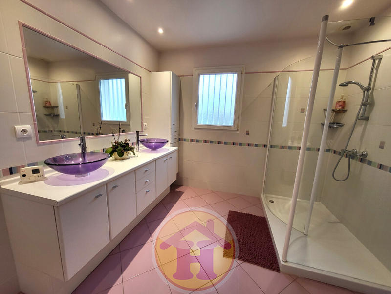 Maison - 208 m² - 5 pièces