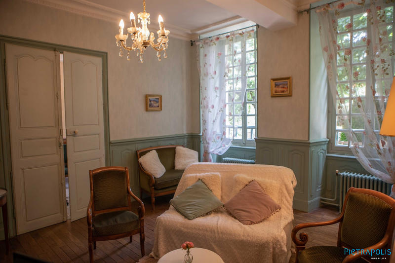 Maison - 300 m² - 8 pièces