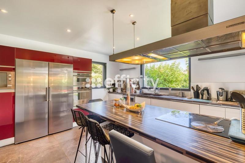 Maison - 197 m² - 6 pièces