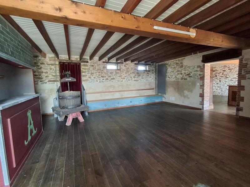 Maison - 270 m² - 1 pièce