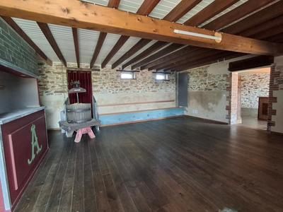 Maison - 270 m² - 1 pièce