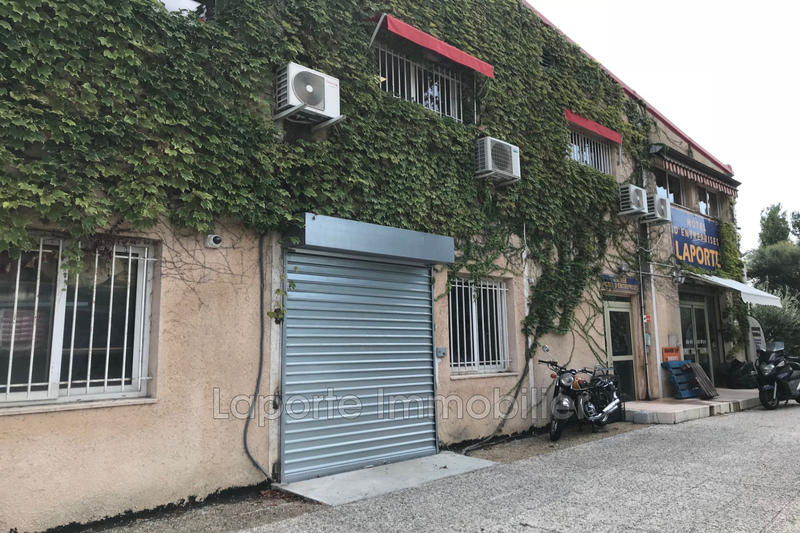 Local commercial - 90 m² - 3 pièces