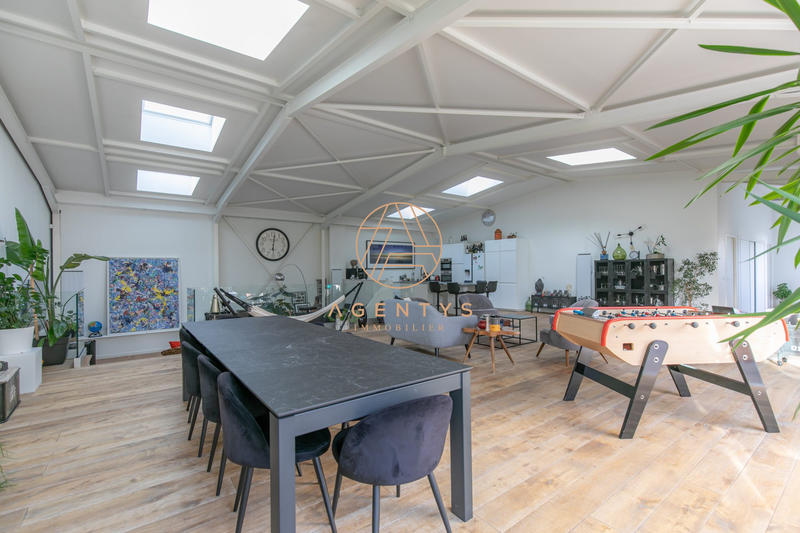 Maison - 276 m² - 8 pièces