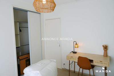 Chambre - 11 m² - 4 pièces
