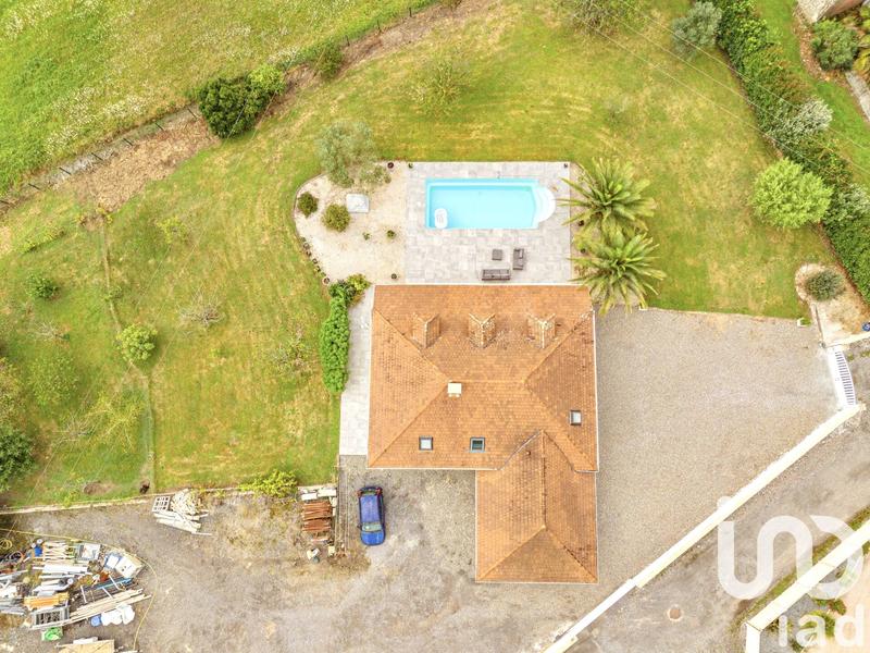 Maison - 205 m² - 9 pièces