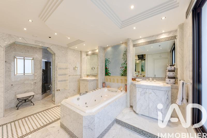 Duplex - 252 m² - 8 pièces