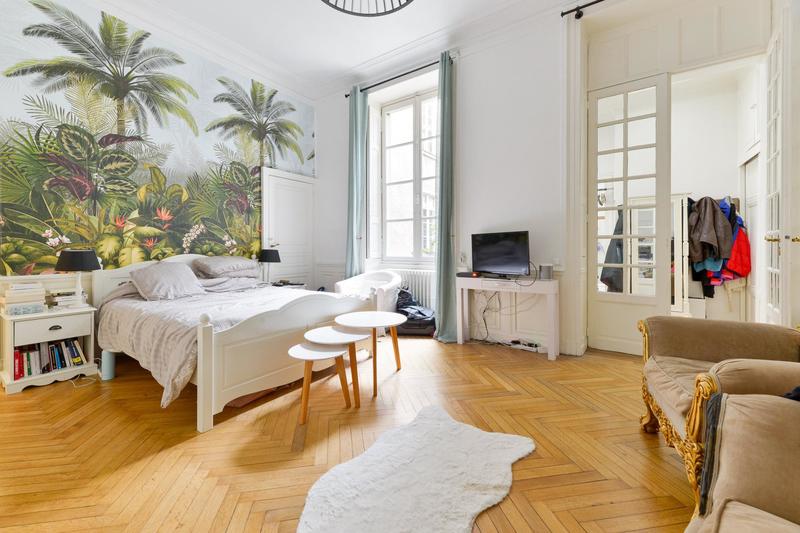 Appartement - 225 m² - 6 pièces