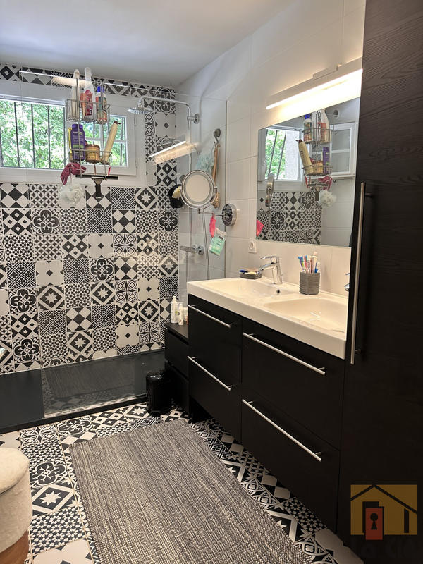 Maison - 200 m² - 6 pièces