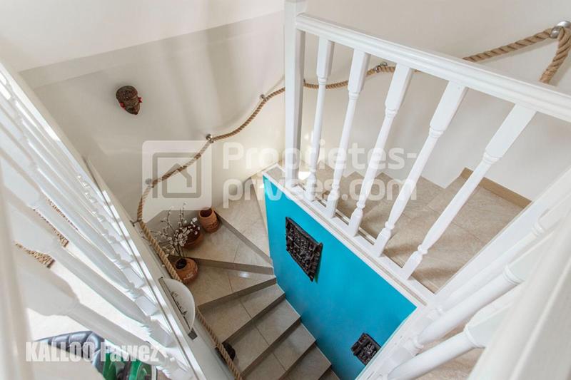 Maison - 222 m² - 8 pièces