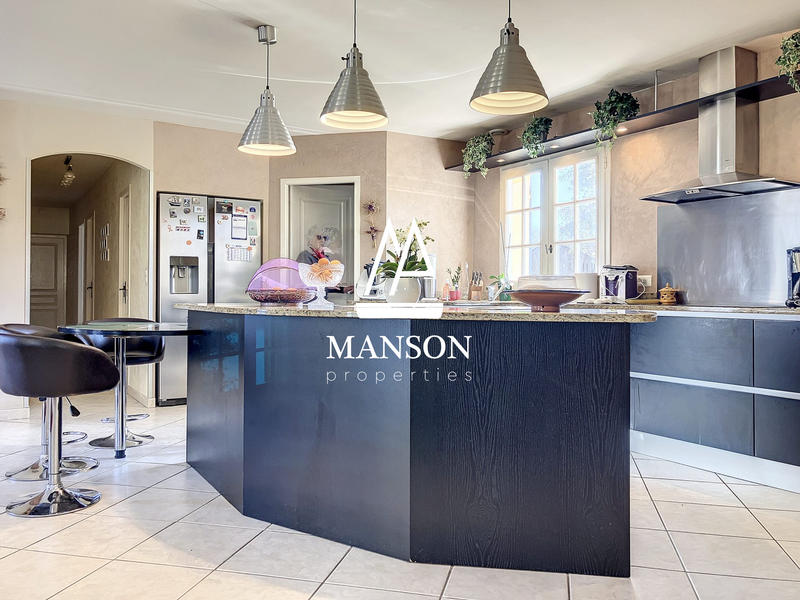 Maison - 180 m² - 6 pièces