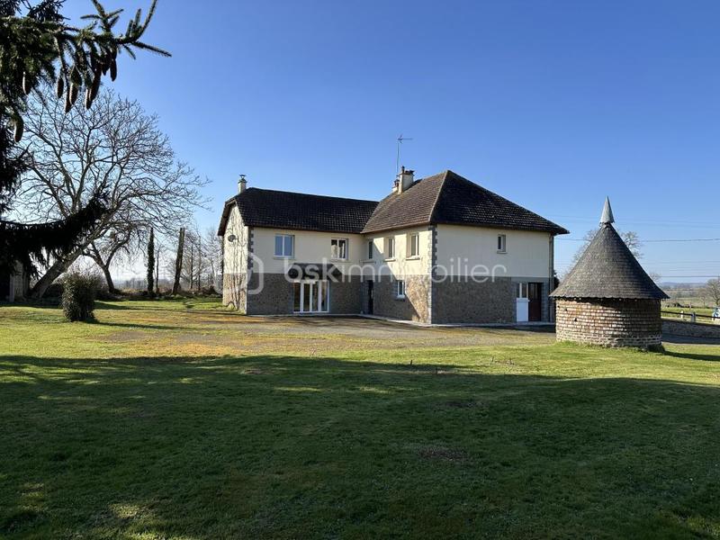 Maison traditionnelle - 235 m² - 11 pièces