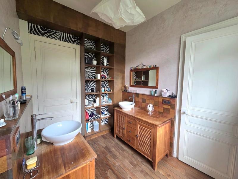 Maison de maîtres - 300 m² - 9 pièces