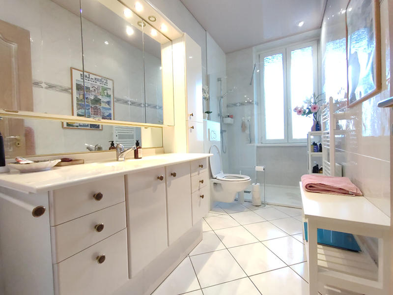 Maison - 292 m² - 9 pièces