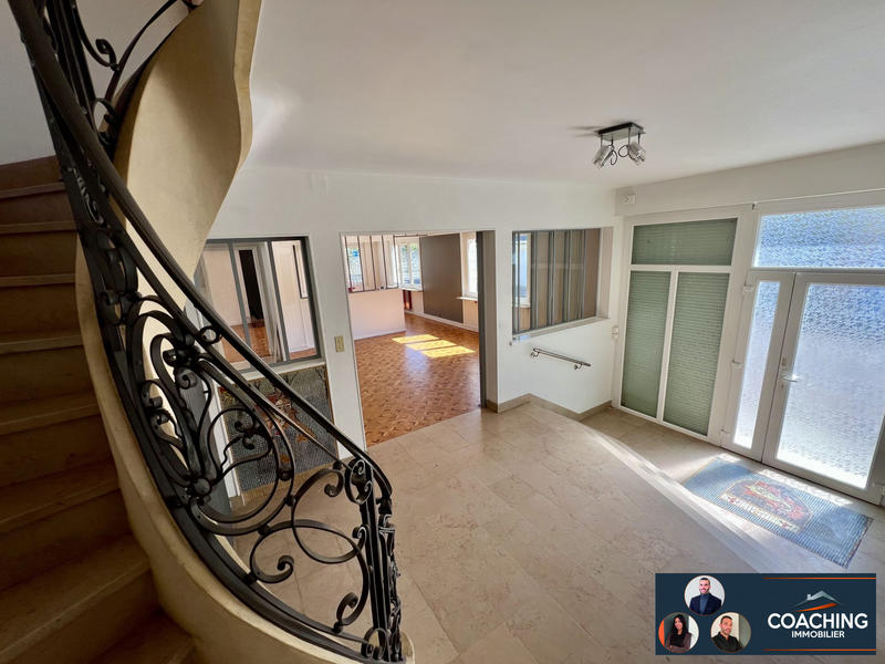 Maison - 210 m² - 10 pièces