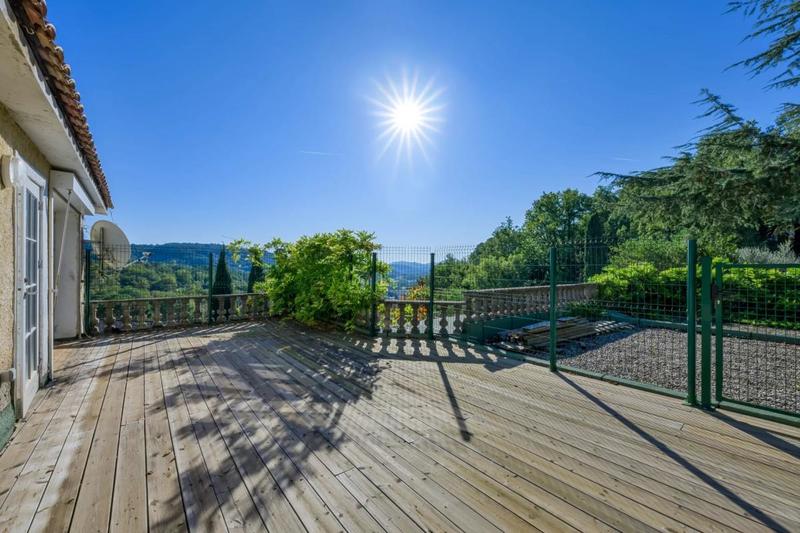 Maison - 240 m² - 10 pièces