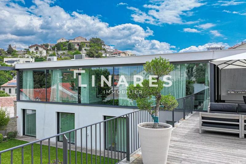 Villa - 300 m² - 6 pièces