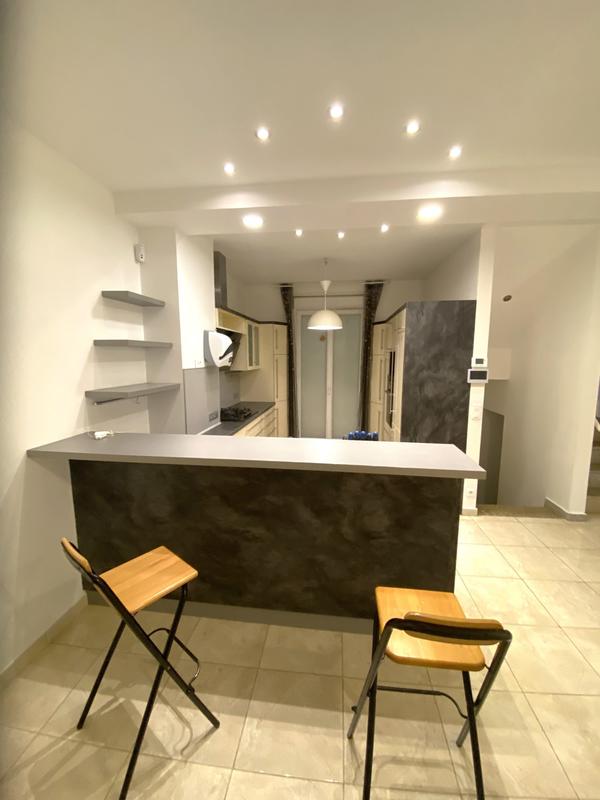 Maison - 210 m² - 6 pièces