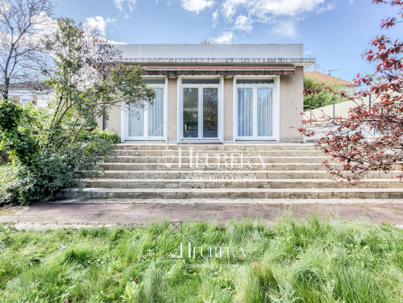 Maison - 220 m² - 8 pièces