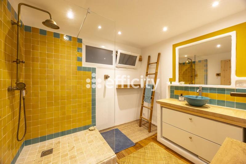 Pavillon - 200 m² - 6 pièces