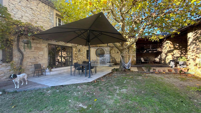 Maison - 280 m² - 9 pièces