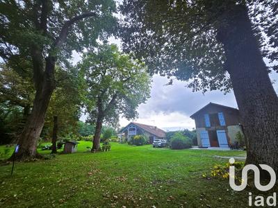 Maison - 263 m² - 9 pièces